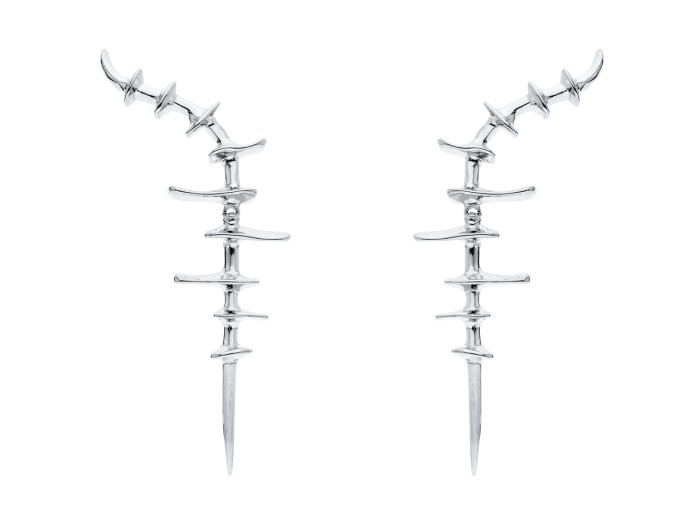 Pendientes de plata trepador largo con pinchos