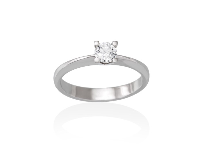 Anillo   en Oro 18Kt. y diamantes