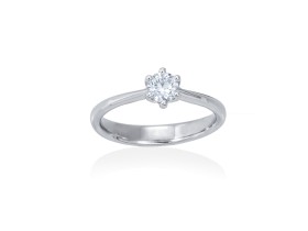 Anillo   en Oro 18Kt. y diamantes