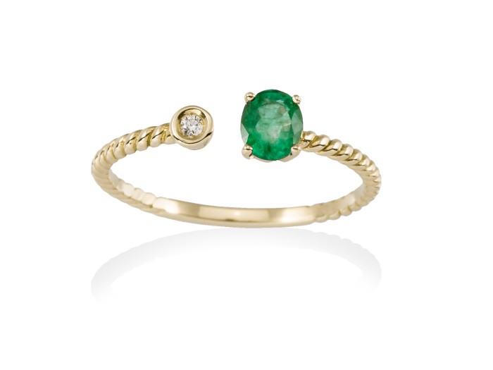 Anillo  en Oro 18Kt. y diamantes