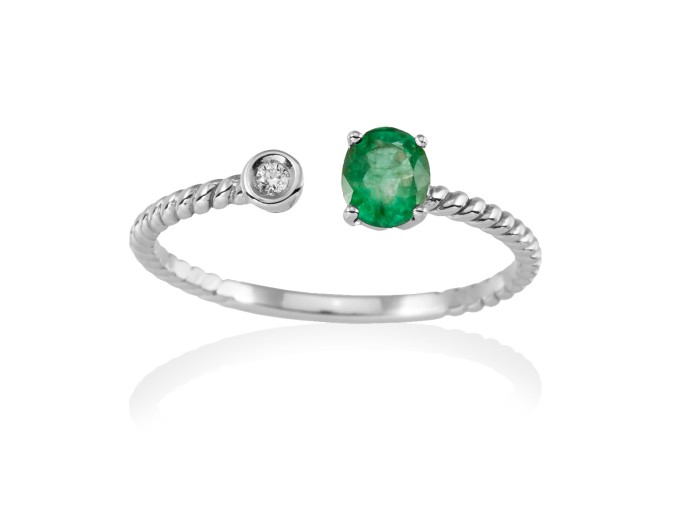 Anillo  en Oro 18Kt. y diamantes